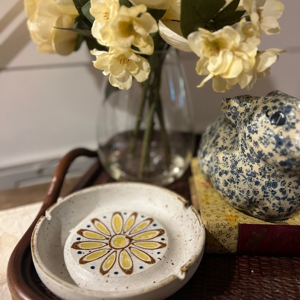 Vintage 70s MCM Floral handcrafted clay Ceramic ashtray trinket Dish daisy